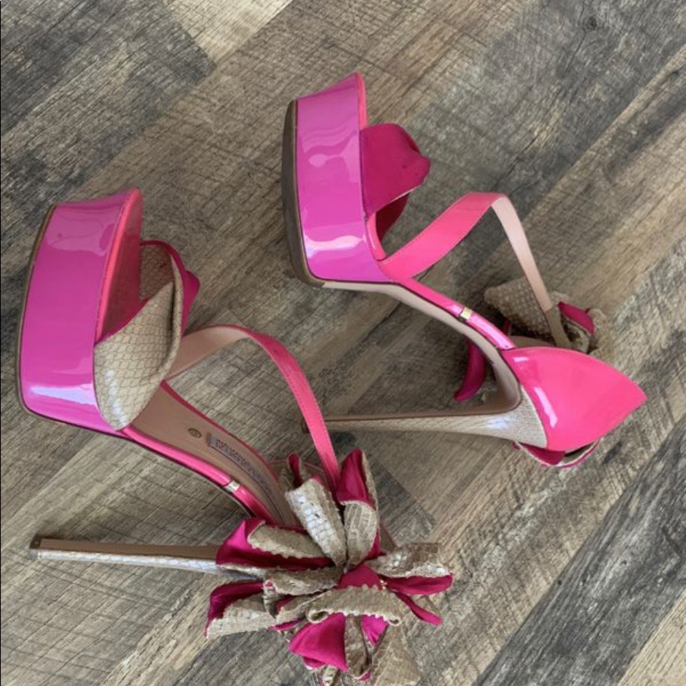 Gianmarco Lorenzi , Italy, hot pink high heels 👠